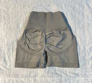 Short de gymnastique en satin taille haute pour femme respirant contrôle du ventre bout à bout entraînement Scrunch Yoga Shorts ceinture - Product Image 3