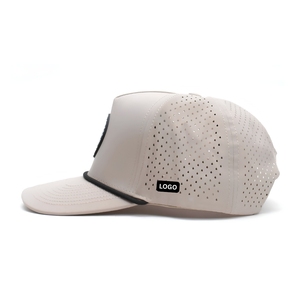 Gorra de Golf Transpirable e Impermeable de 5 Paneles con Cierre a Presión, Logotipo Personalizado en PVC y Orificios Cortados con Láser - Product Image 3