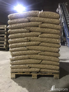 Achetez des granulés de bois 6-8mm en forme de bâton, haute densité (>500kg/m3) - 15kg demi-palette (32 sacs) dans le Cornwall chez Cornish Firewood - Product Image 6