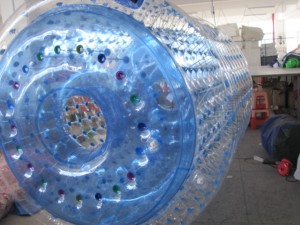Rodillo de Agua Inflable para Niños y Adultos, Diversión Acuática Flotante - Product Image 1