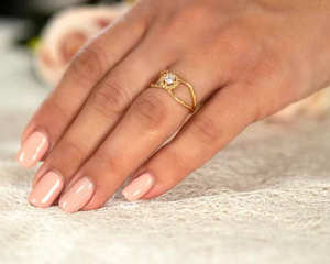 Élégante bague en diamant taillé rond plaqué or promesse de fiançailles bijoux de mariage pour femmes cadeau de mode de luxe étincelant - Product Image 5