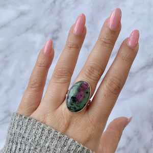 Elegante anillo ajustable de Plata de Ley 925 rubí zoisita, piedra preciosa curativa perfecta, regalo de boda para ella - Product Image 1