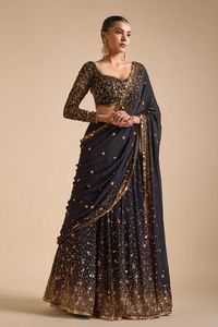 Robe de soirée traditionnelle pour femmes de designer Belle broderie travail Lehenga avec protection solaire Impression dessinée à la main Choli - Product Image 2