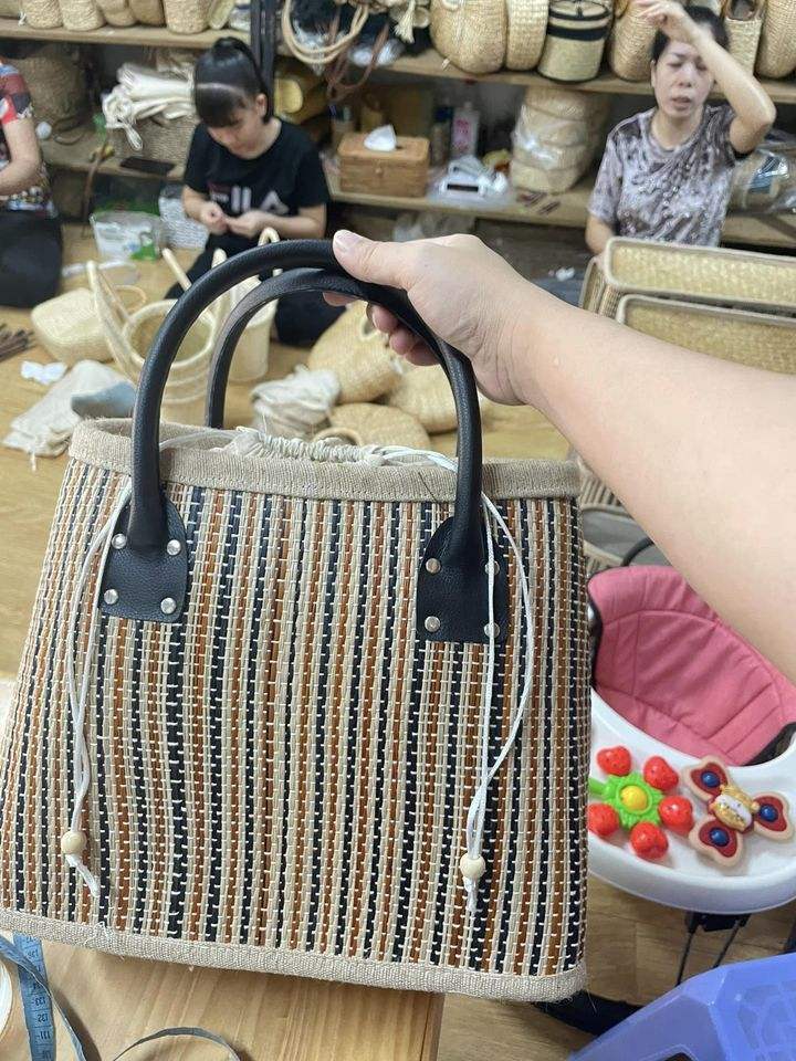 สีเทาเข้ม