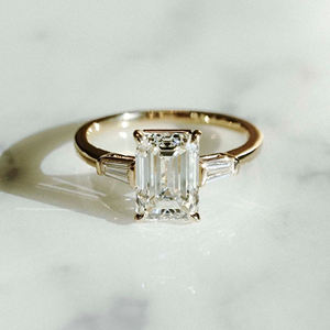 แหวนเพชรโมอิสตัดจากหินโมอิสซาไนต์หรูหราสามชิ้นสำหรับเป็นของขวัญแหวนหมั้นแบบคลาสสิกพร้อมความชัดเจนในการตัดแบบขั้นบันได2.44 CT - Product Image 1