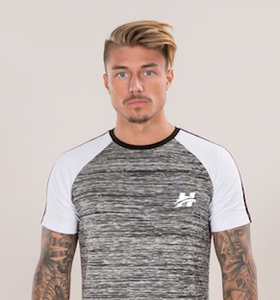 T-shirt décontracté d'été 2023 avec motif imprimé à ourlet incurvé en gros en plusieurs couleurs fabriqué au Pakistan - Product Image 4