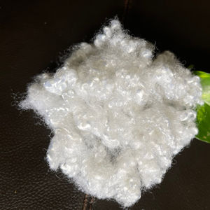 Fibra cortada de poliéster blanco reciclado, fibra siliconizada conjugada hueca para cojines giratorios y relleno de relleno - Product Image 1