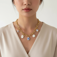 Collier Océanique Mirawell Tendance en Acier Inoxydable Plaqué Or PVD 18K avec Breloques en Céramique Corail, Étoile de Mer, Conque, Escargot, Poisson et Coquillage Perlé