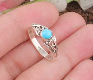 Style Vintage 925 Sterling Silver Turquoise Ring Dainty Scrollwork Artisan Bijoux en pierres précieuses faits à la main pour les femmes pour les mariages - Product Image 5