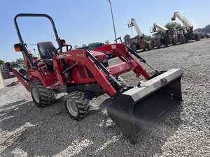 Tractor Compacto Utilitario Massey Ferguson 25HP Modelo GC1700 Diésel para Trabajos de Corte, Carga y Aplicaciones Agrícolas Ligeras - Product Image 4