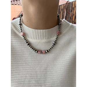 Collier à motif géométrique Navajo en corail rose et argent sterling avec perles graduées - Product Image 2
