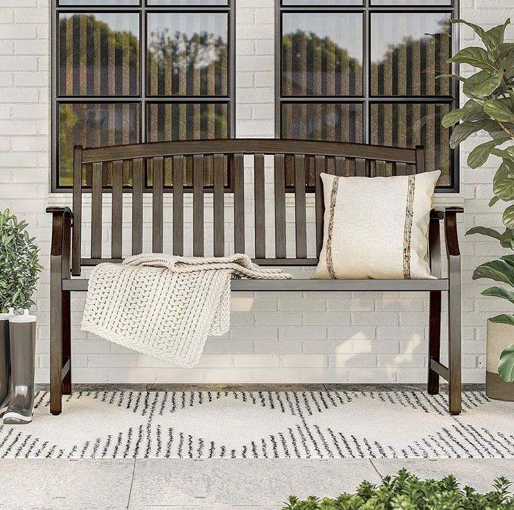 สีน้ำตาลป่าเหนือ