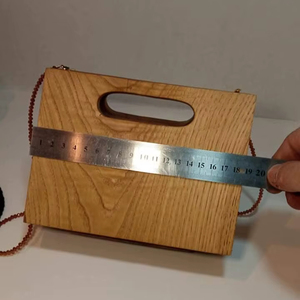 Bolso de mano de madera de acacia natural hecho a mano para mujeres y niñas, bolso elegante de madera para bodas y fiestas, nuevo diseño y precio económico. - Product Image 1