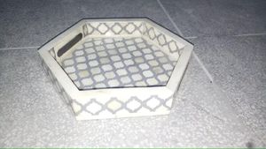 ถาดเสิร์ฟตกแต่งลายฉลุกระดูกสัตว์ งานแฮนด์เมด ดีไซน์หรูหรา รุ่น 2026 ถาดลายฉลุกระดูกสัตว์จากอินเดีย สำหรับขายส่ง - Product Image 2