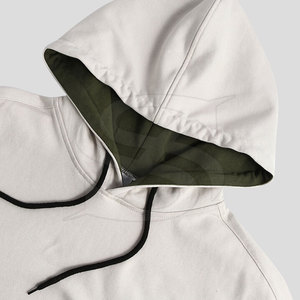Sweat à capuche pour homme avec une sensation douce, une construction légère et un style simple, conçu pour une utilisation décontractée pendant les séances d'entraînement ou les jours de repos - Product Image 3