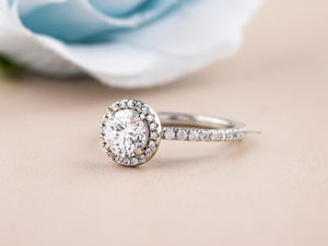 Bague ronde en diamant Moissanite taille brillant en argent sterling Halo Setting Pave Accents Cadeau de proposition de mariage Certificat GRA - Product Image 2