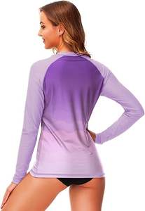 Deerose Womens Gradient Rash Guard UPF 50 + Swim Shirts Surfing Top con agujero para el pulgar - Product Image 4