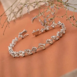 สร้อยข้อมือเพชรแท้หรูหราสำหรับผู้หญิงพร้อมโซ่ปรับได้เครื่องประดับหรูหราของขวัญสำหรับวันครบรอบและโอกาสพิเศษ - Product Image 2