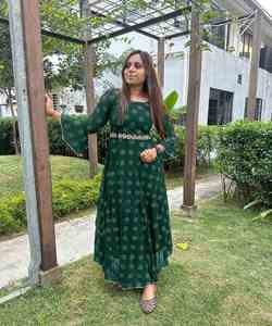 Fashion Fusion: estilo pakistaní Salwar Kameez: fusión de estilos tradicionales y modernos, creando una moda elegante y elegante - Product Image 4