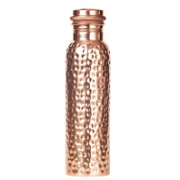 Ensemble de bouteille d'eau en cuivre design 2023 avec deux verres et design martelé Inde Bouteilles en cuivre pur Bouteilles de boisson spéciales