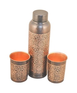 Nouveau coffret cadeau bouteille en cuivre avec 2 verres en cuivre Collection de bien-être ayurvédique Ensemble d'eau saine à bas prix Boire et offrir - Product Image 5