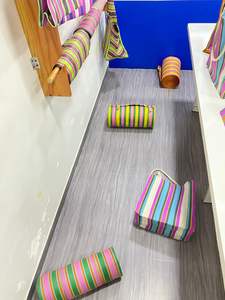 Bolsa de compras de nailon con cremallera reutilizable personalizada ecológica, bolsas de playa de plástico reciclado tejidas a rayas con telar manual, India para cosméticos - Product Image 4