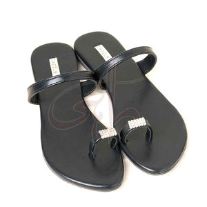 Chappal en cuir naturel antidérapant imprimé, style moderne et traditionnel, pour rehausser le look quotidien et festif, noir élégant - Product Image 1