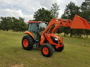 Tractor Kubota M7060 de 70HP con Transmisión por Engranajes, Tractor Utilitario Agrícola con Pala Frontal para Trabajos en Campos y Jardines - Product Image 4