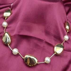 Collar de Alta Calidad con Aspecto Moderno y Encantador en Tono Dorado, Colección para Bodas, Fiestas y Uso Diario para Mujeres y Niñas - Product Image 1