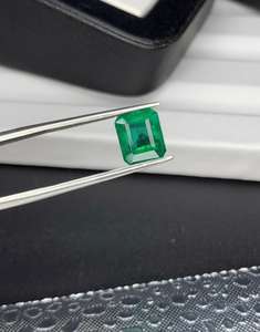 Esmeralda zambiana natural de alta calidad, corte octogonal. Hermosa piedra con brillo de color. - Product Image 1