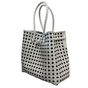 Nouveau style de sacs fourre-tout personnalisés Sacs à main pour femmes Mode adulte élégante Matière plastique recyclée dans le tissage en Indonésie - Product Image 2