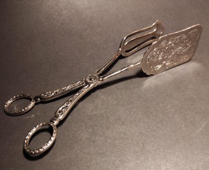 Pinzas para Repostería de Latón Tradicionales, Herramienta Clásica para Servir Postres en Panaderías, Restaurantes y Cafeterías - Product Image 4