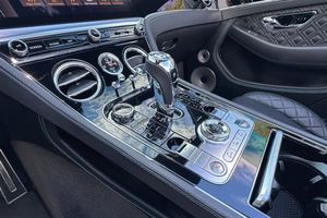 CLEAN 2022 B-e-n-t-l-e-y Continental GT V8 AWD Volant à Gauche Euro IV Emission 50001-75000 Miles 150-200Ps - Product Image 3