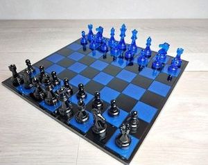 LIS QUALITE BOÎTE D'ÉCHECS EN BOIS ET RÉSINE PERSONNALISÉE Ensemble de jeu d'échecs Résine de luxe Pièce d'échecs rouge noir par Tayyab Handicraft - Product Image 6