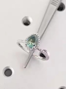Bague de fiançailles en or 14 carats sarcelle originale avec diamant cultivé en laboratoire solitaire taille poire avec diamant VVS alternatif et halo de mariage - Product Image 6