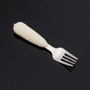 Ensemble de couverts en acier inoxydable avec motif de maïs jaune amusant, idéal pour les repas quotidiens des enfants, les repas en famille et les fêtes - Product Image 2