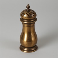 Molino de sal y pimienta de latón vintage con detalles tallados artesanales hechos a mano diseñados para interiores de comedor decorativos