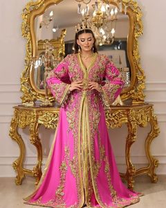 NOUVELLE BRODERIE ZARI SUR ROBE CAFTAN ROSE LA PLUS BRILLANTE AVEC PERLES DE VERRE EN CRISTAL, FILS, PERLES, DABKA WORK @ 2024 - Product Image 1