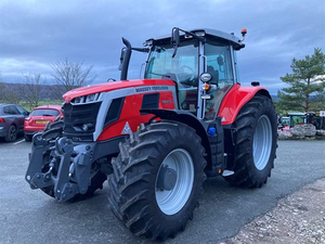 Tractor agrícola Massey Ferguson 7S.210 Dyna-VT Exclusive 4WD de 210HP con cabina CVT y sistema GPS en venta. - Product Image 3