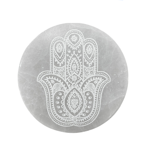 แผ่นชาร์จพลังงานเซเลไนต์ธรรมชาติ รูปมือฮัมซา สำหรับการบำบัดเรกิ ขายส่งแผ่นชาร์จพลังงานเซเลไนต์ คริสตัลขายส่ง - Product Image 1