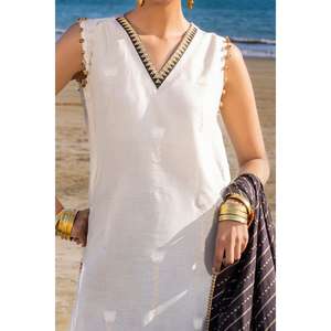 Traje de 3 Piezas para Mujer, Sin Costuras, Transpirable, 100% Algodón Jacquard, con Bordado a Mano en Color Negro y Ecru - Product Image 6