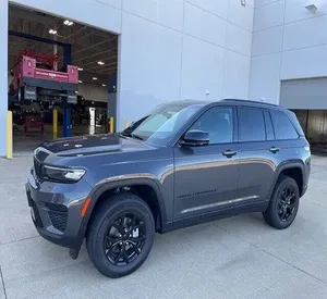 Jeep Grand Cherokee 2024 impecablemente limpio - Product Image 1