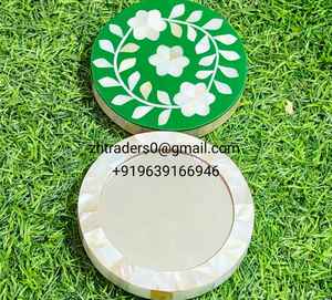 Espejo de Mesa de Madera Artesanal Elegante y Personalizado con Diseño de Incrustaciones de Perlas Brillantes para Maquillaje de Viaje y Ocasiones de Cumpleaños - Product Image 4