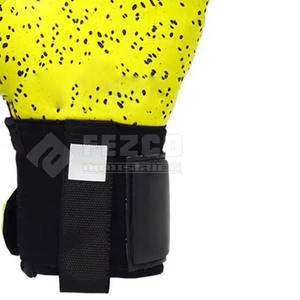 Gants de gardien de but adultes avec haute durabilité et adhérence améliorée pour les matchs de football professionnels - Product Image 4