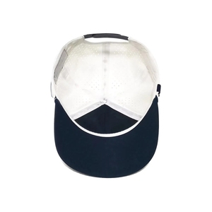 หมวกกอล์ฟแบบกำหนดเองจากโรงงาน พร้อมที่ใส่ที  สองสี 5 ชิ้น  ตัดด้วยเลเซอร์  แบบ Snapback  ปิดด้วยพลาสติก ผลิตในเวียดนาม - Product Image 4