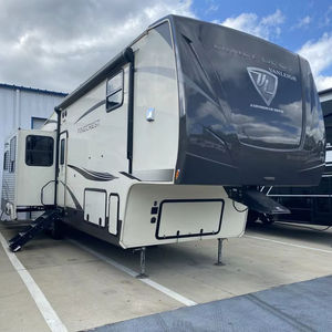 Caravane de voyage robuste en aluminium d'occasion, camping-car tout-terrain moderne, grande caravane de camping pour aventures extrêmes en camping pour quatre personnes, double. - Product Image 1