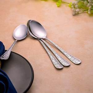 ชุดช้อนเงินลายฉลุ 4 ชิ้น ดีไซน์คลาสสิกน่ารัก ด้ามยาว ขัดเงา ใช้สำหรับชา กาแฟ ของหวาน เหมาะสำหรับงานแต่งงาน ปลอดภัยต่อการใช้งาน - Product Image 2