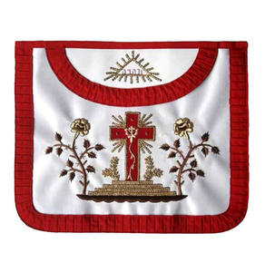 Tablier de maître maçon du Rite écossais, blanc et rouge à motifs moirés avec dentelle à franges blanches, trois rosettes rouges, service OEM - Product Image 4