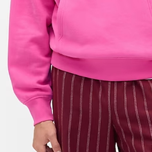 Sweat à capuche à épaules tombantes pour homme avec logo personnalisable et manches longues avec poches kangourou, poignets côtelés pour un ajustement décontracté pour homme - Product Image 3