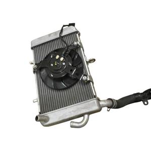 Radiador de Agua Original Yamaha B74E240A0100, Sistema de Refrigeración para Motocicletas XMAX 300 2017, Producto OEM - Product Image 2